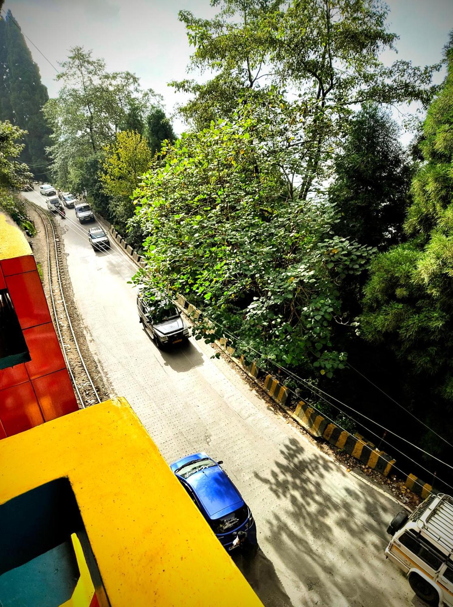 Hidden Monkey Backpackers Darjeeling, Batasia ダージリン エクステリア 写真