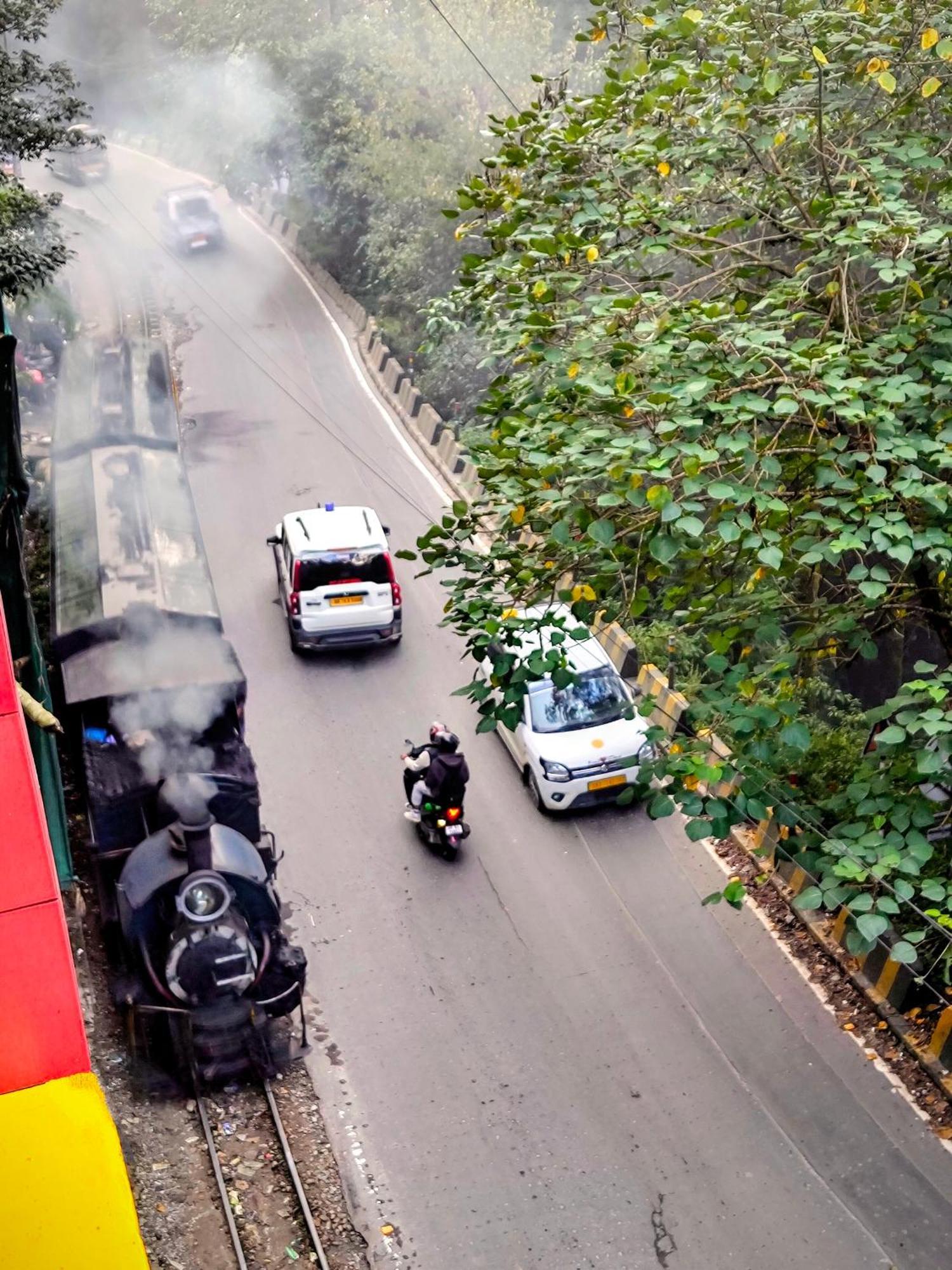 Hidden Monkey Backpackers Darjeeling, Batasia ダージリン エクステリア 写真