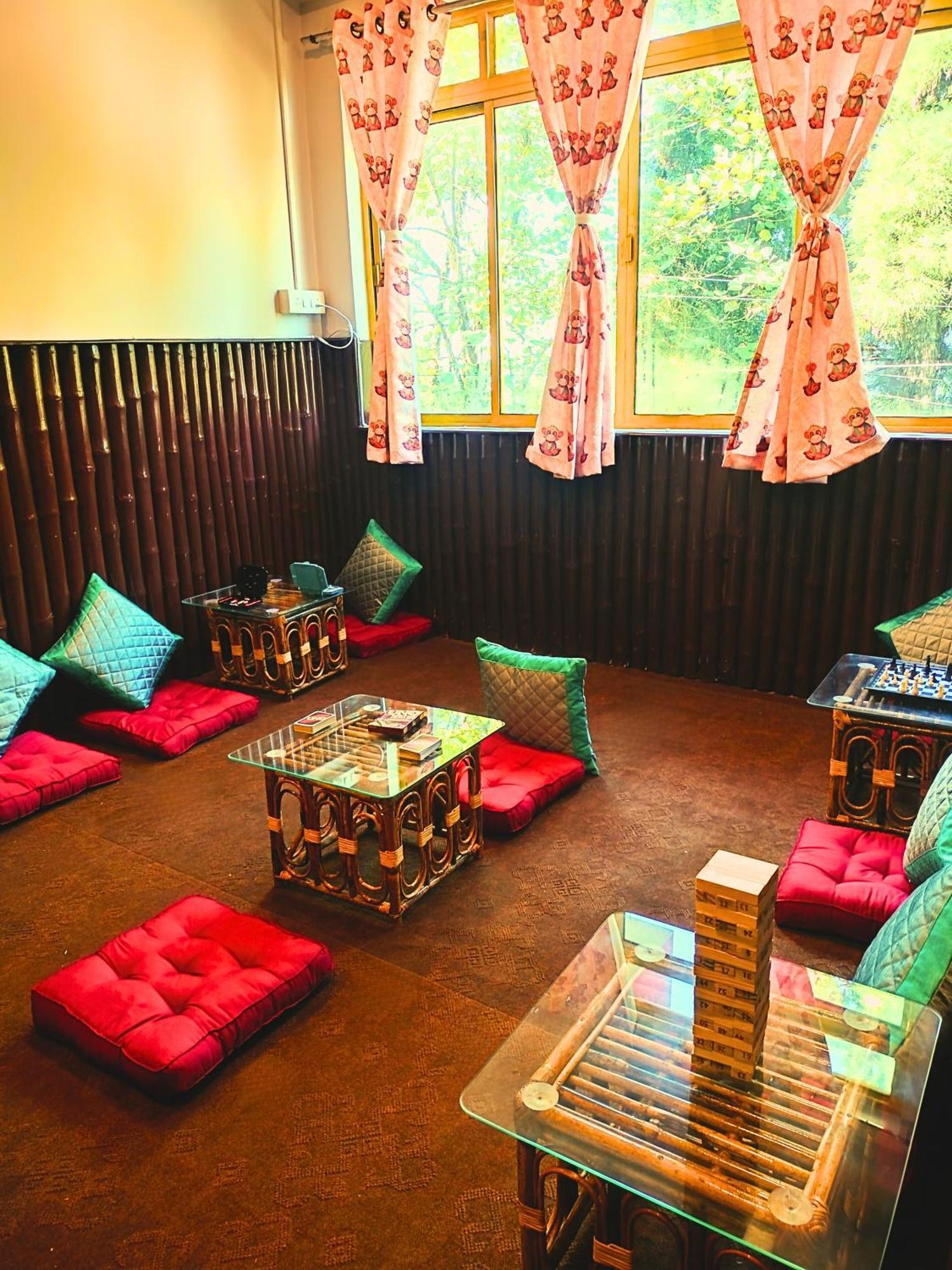 Hidden Monkey Backpackers Darjeeling, Batasia ダージリン エクステリア 写真